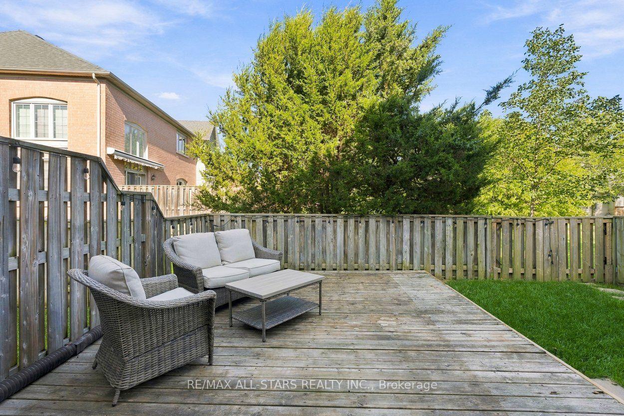 39 Louisbourg Way