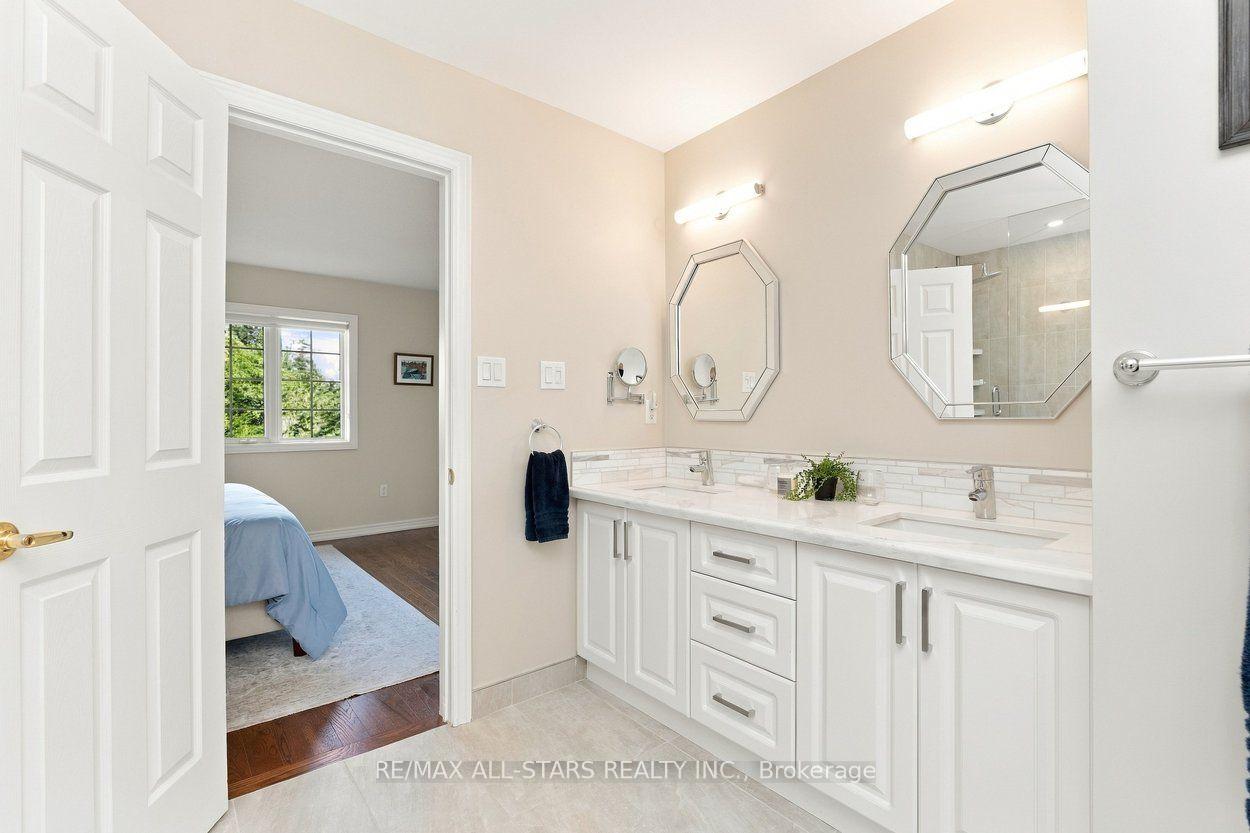 39 Louisbourg Way