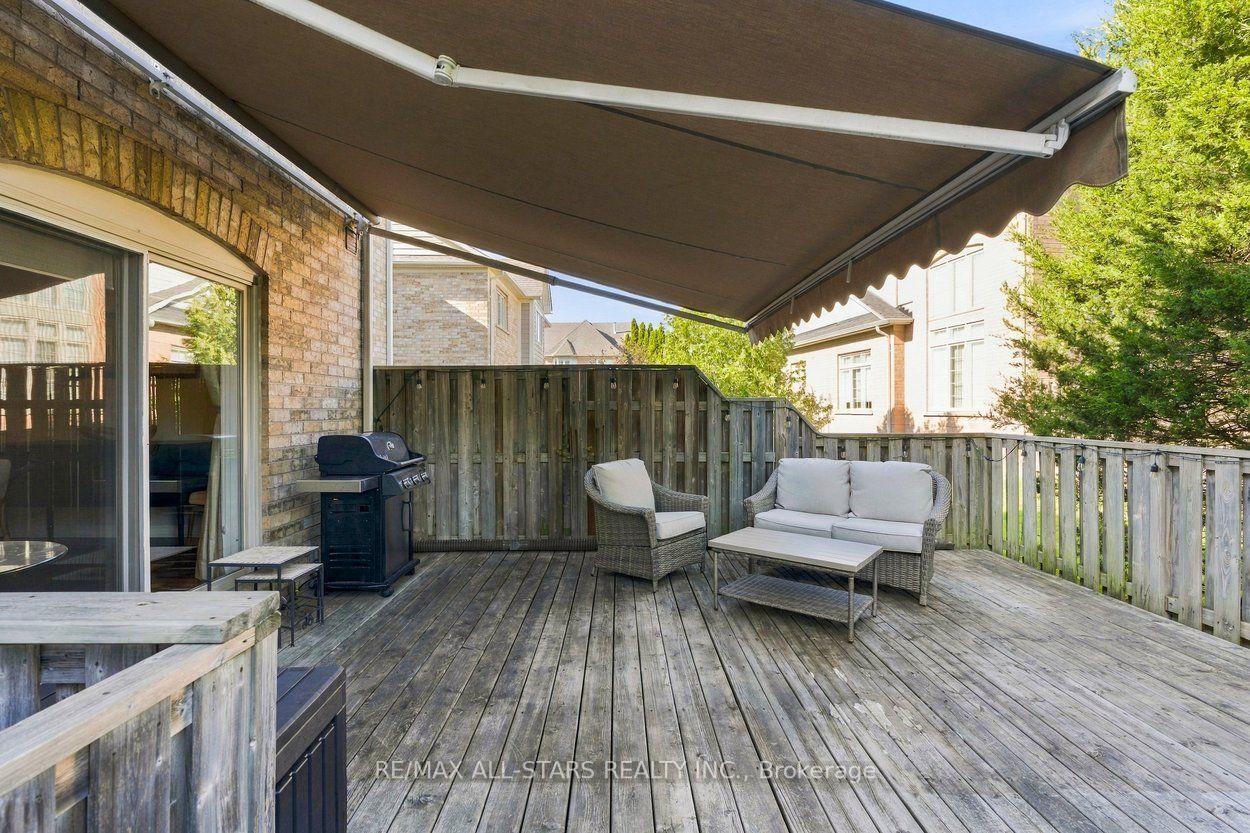 39 Louisbourg Way