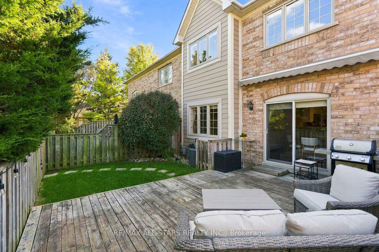 39 Louisbourg Way