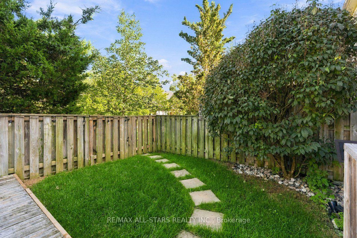 39 Louisbourg Way