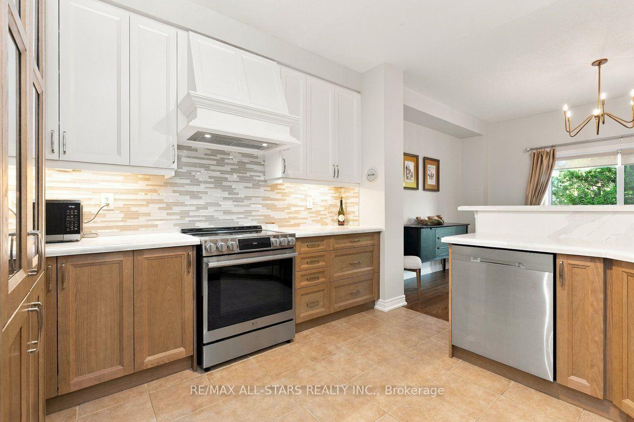 39 Louisbourg Way