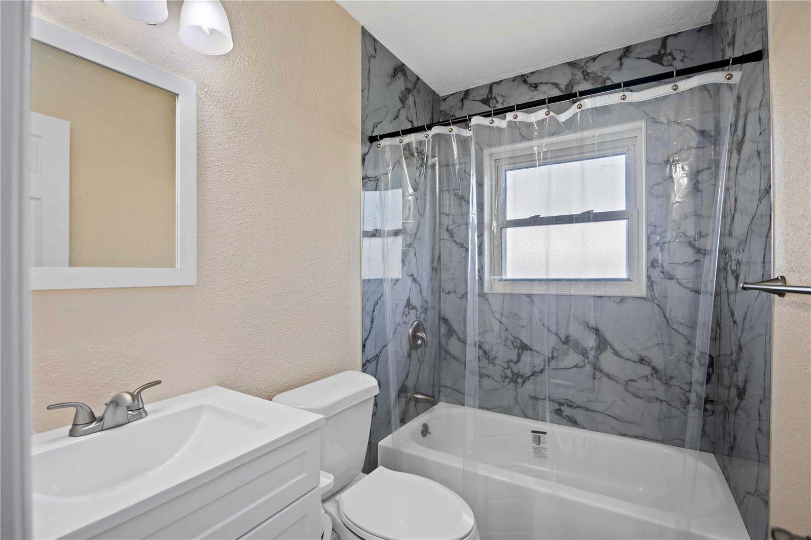 1075 FALCON RD