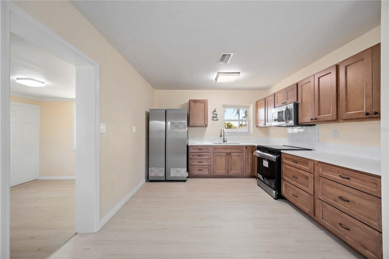 1075 FALCON RD