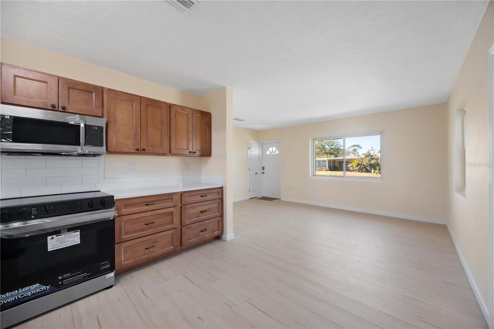 1075 FALCON RD