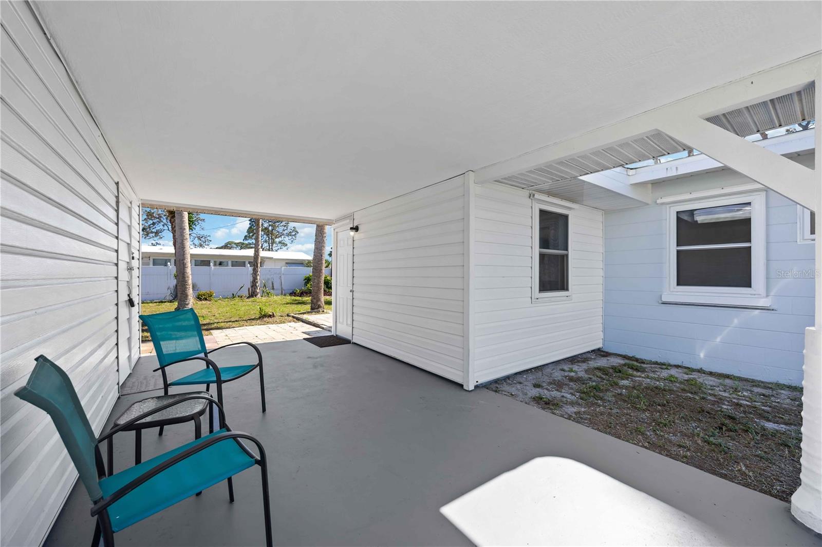 1075 FALCON RD