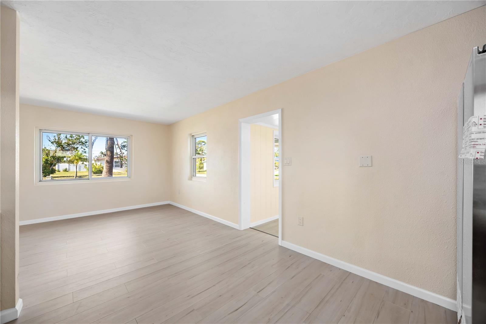 1075 FALCON RD