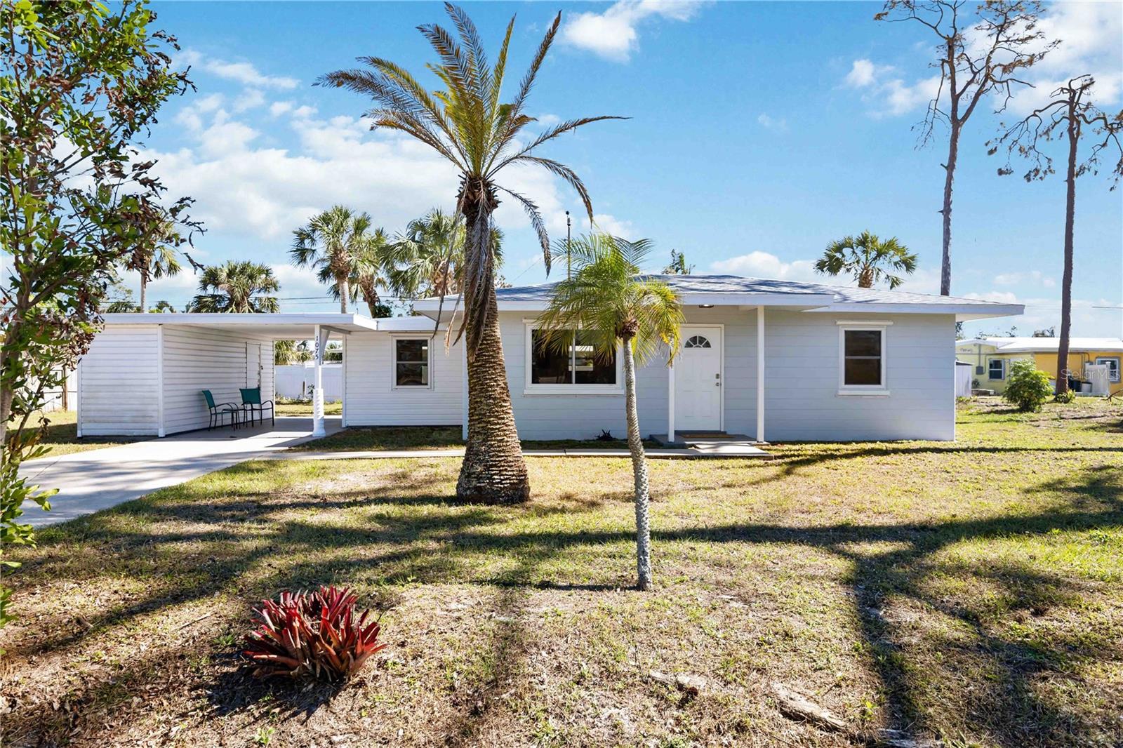 1075 FALCON RD