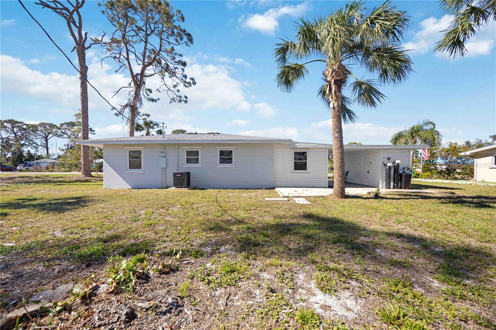 1075 FALCON RD