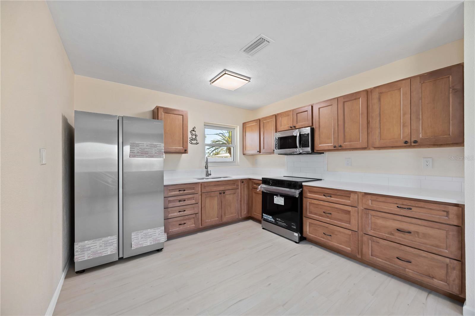 1075 FALCON RD