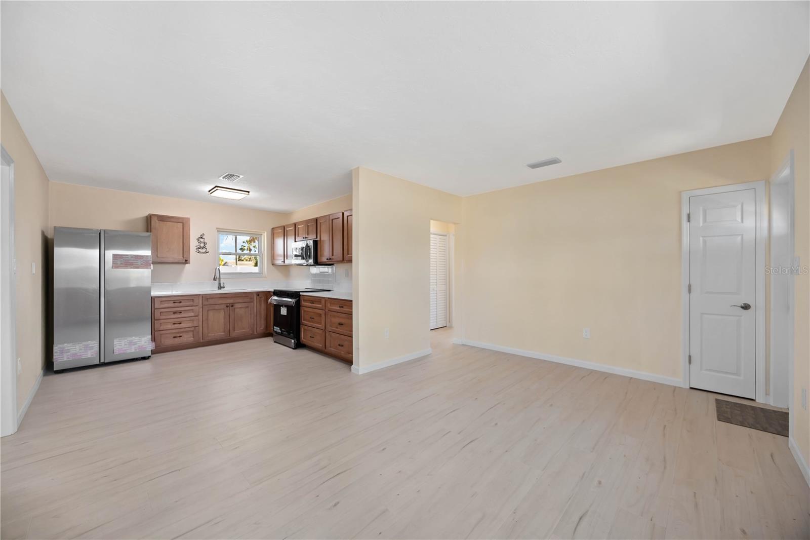 1075 FALCON RD