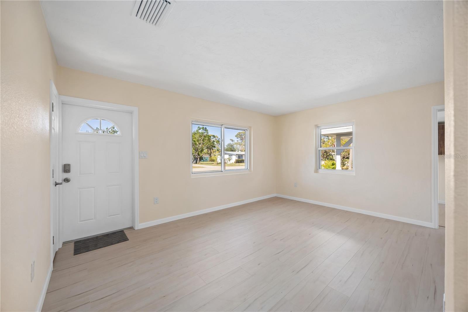 1075 FALCON RD