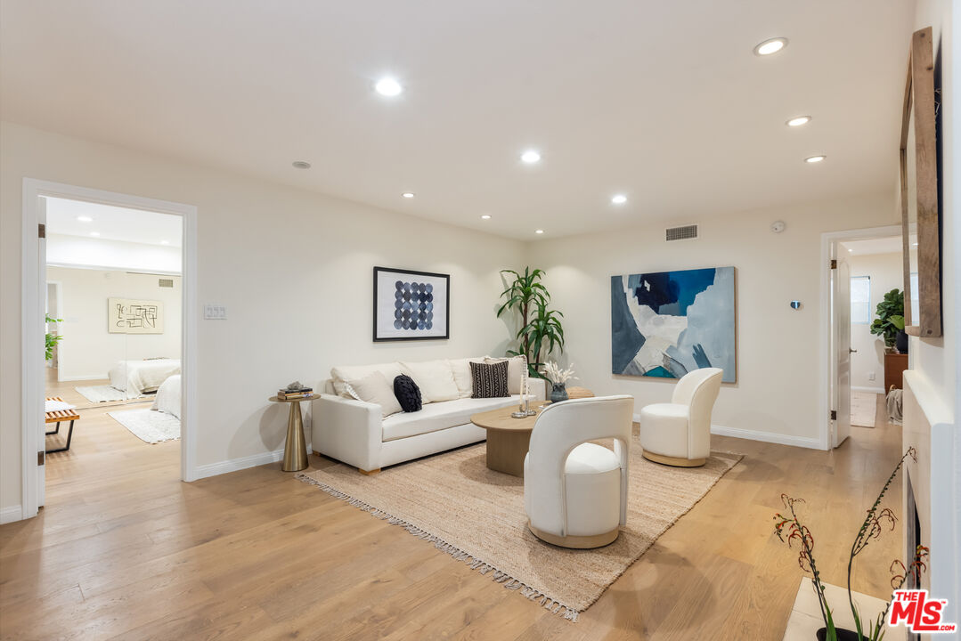 222 7th St Unit: 112