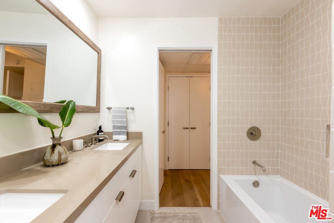 222 7th St Unit: 112