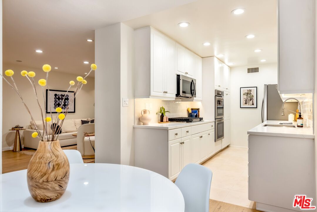 222 7th St Unit: 112