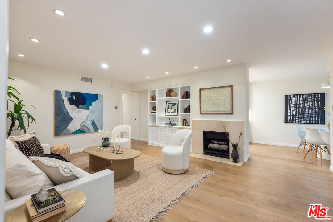 222 7th St Unit: 112