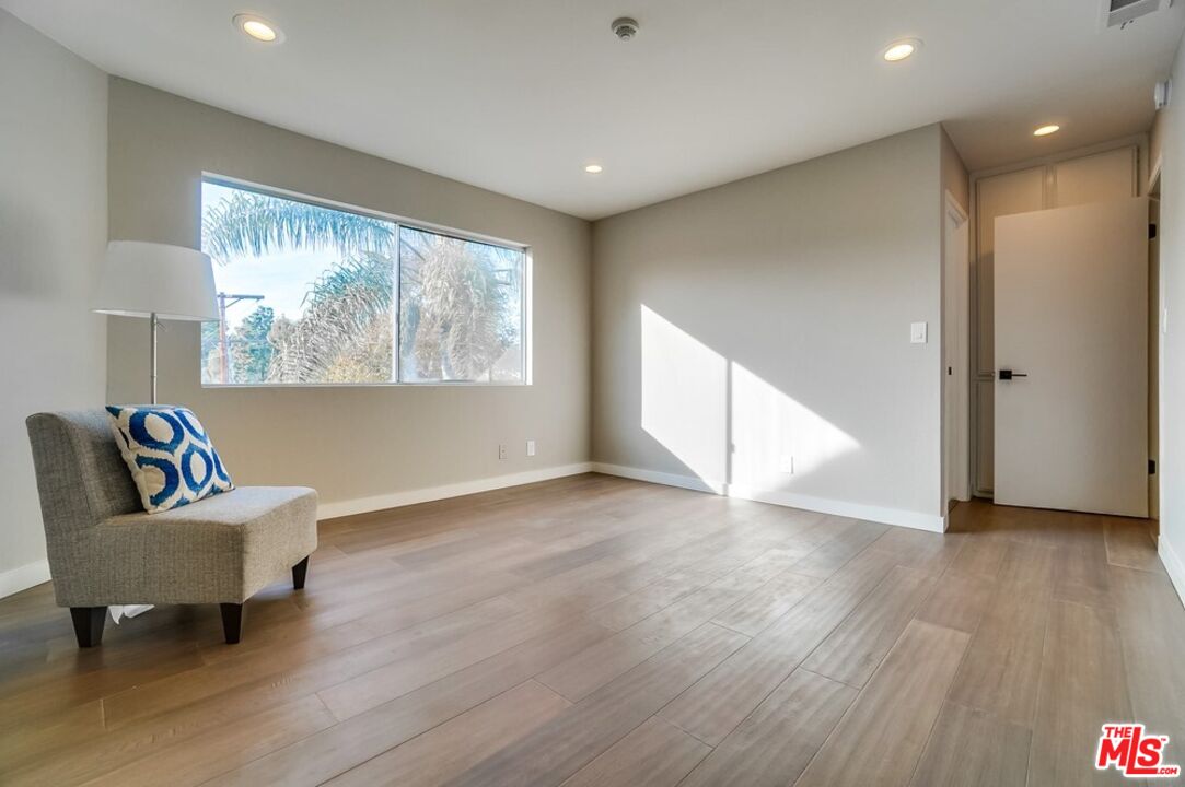 1832 Rockefeller Ln Unit: 9