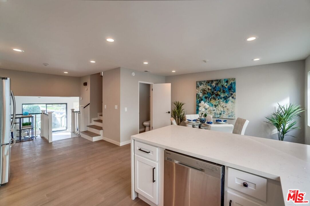 1832 Rockefeller Ln Unit: 9