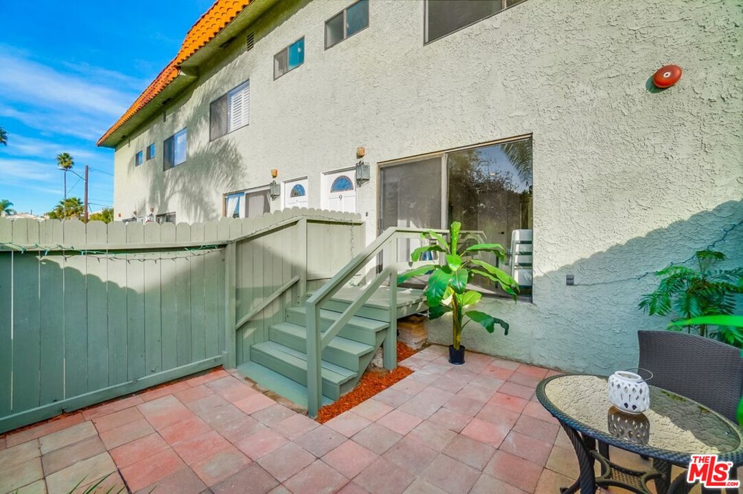 1832 Rockefeller Ln Unit: 9