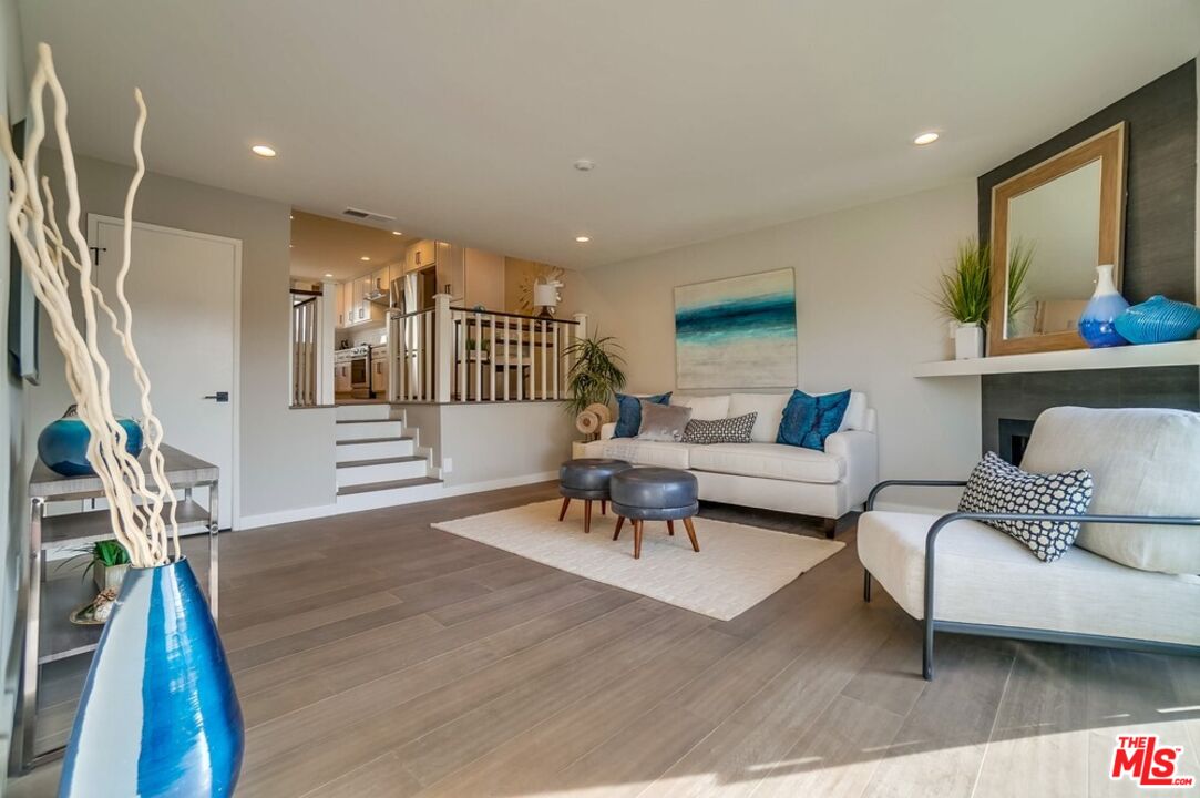 1832 Rockefeller Ln Unit: 9