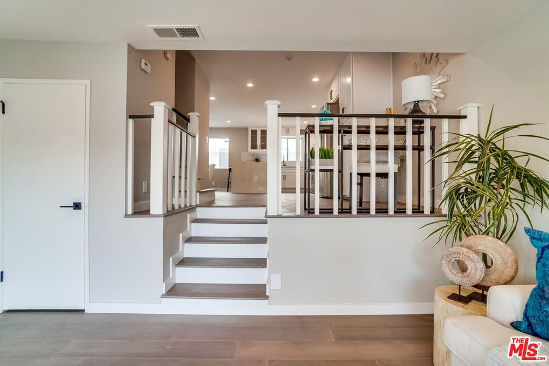 1832 Rockefeller Ln Unit: 9