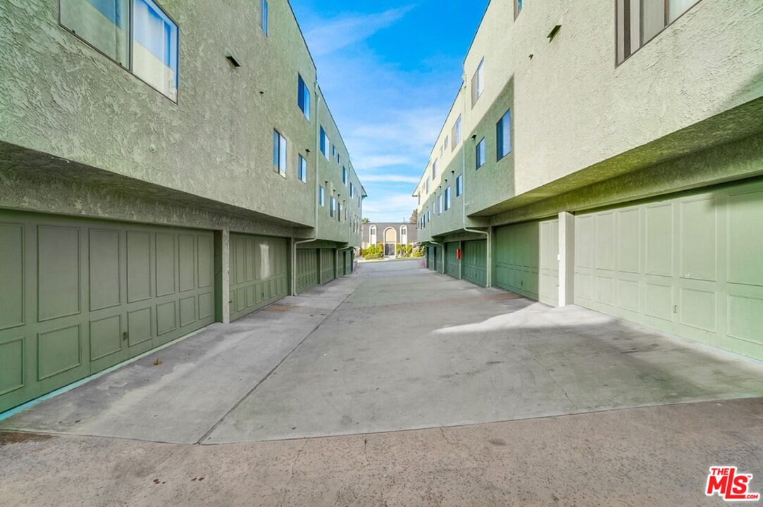 1832 Rockefeller Ln Unit: 9
