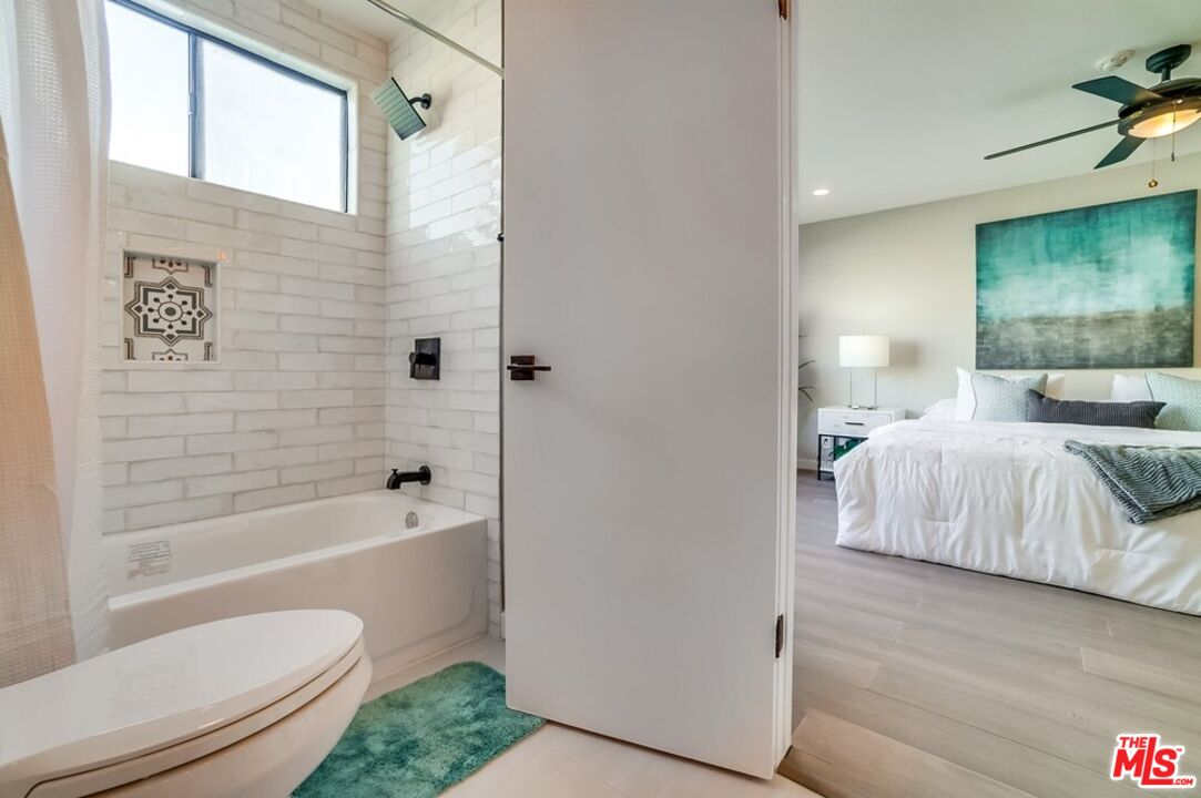 1832 Rockefeller Ln Unit: 9