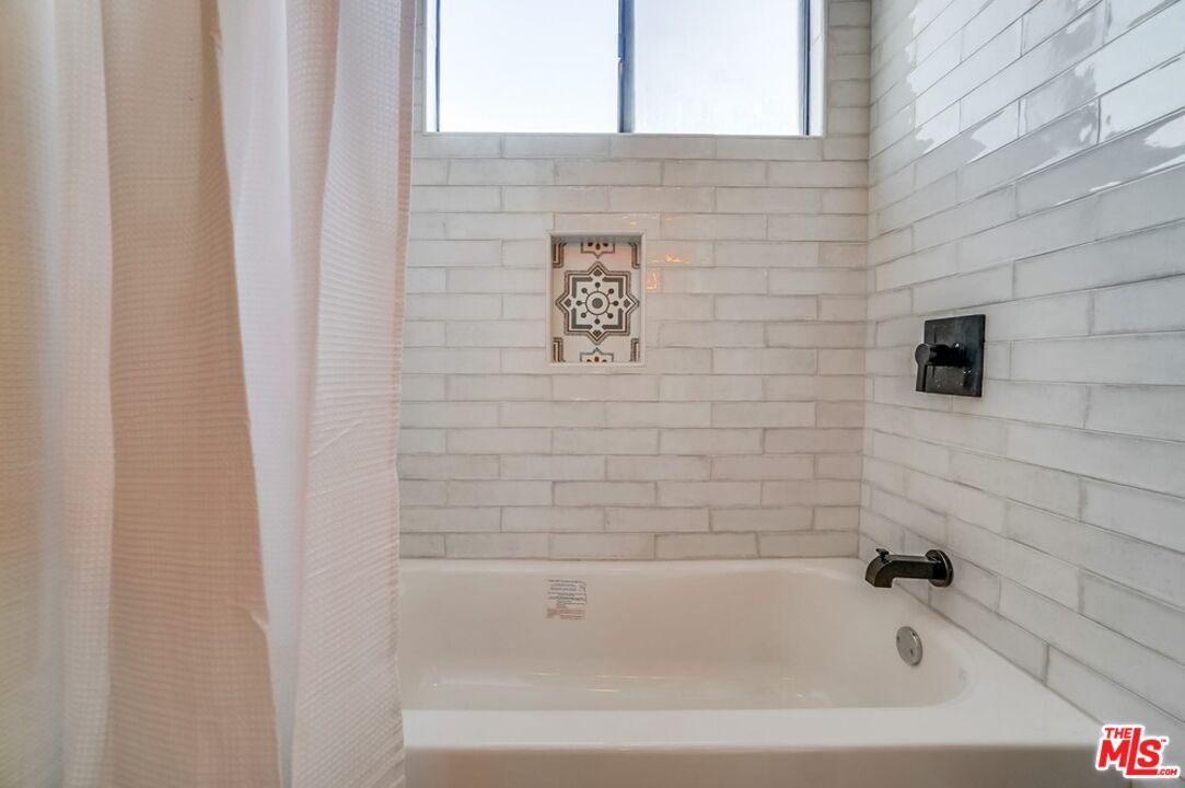 1832 Rockefeller Ln Unit: 9