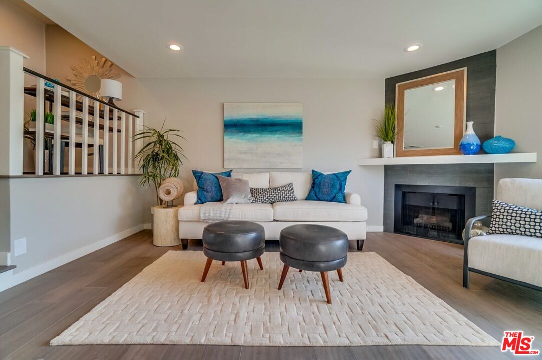 1832 Rockefeller Ln Unit: 9