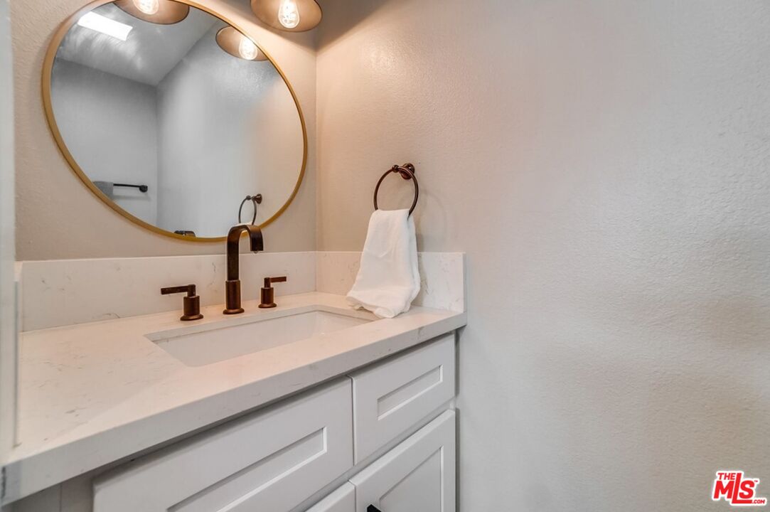 1832 Rockefeller Ln Unit: 9