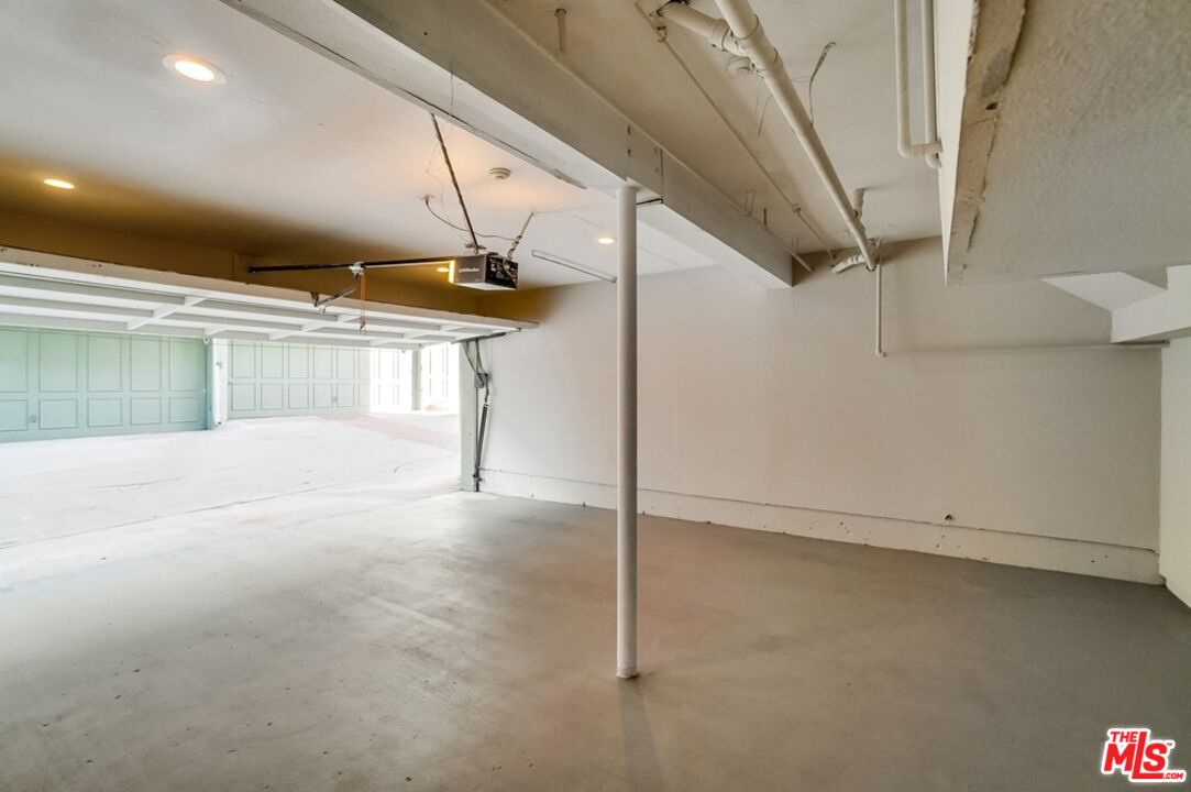 1832 Rockefeller Ln Unit: 9