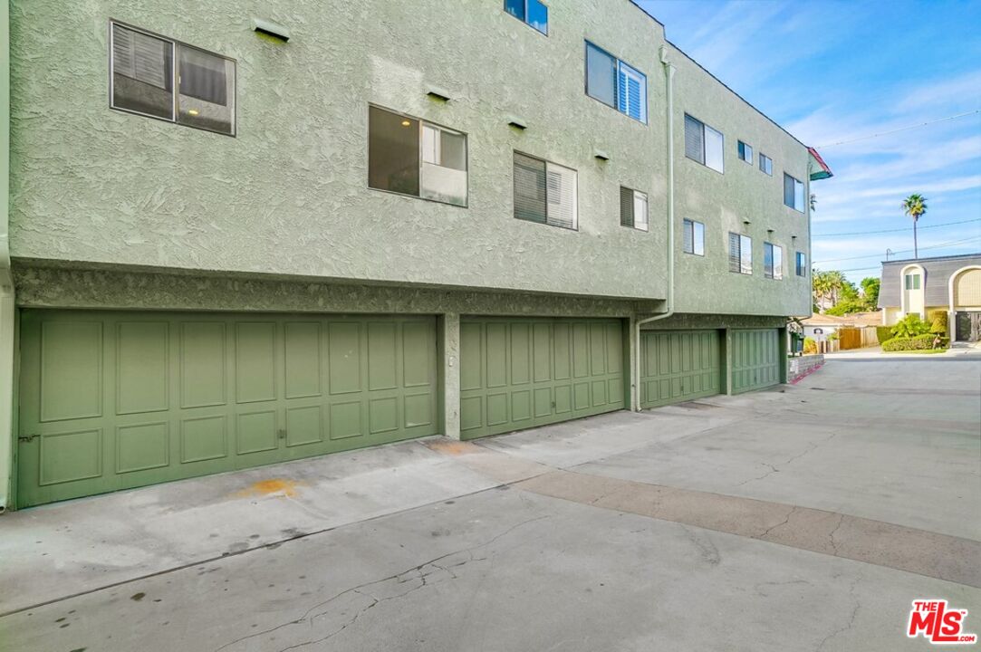 1832 Rockefeller Ln Unit: 9