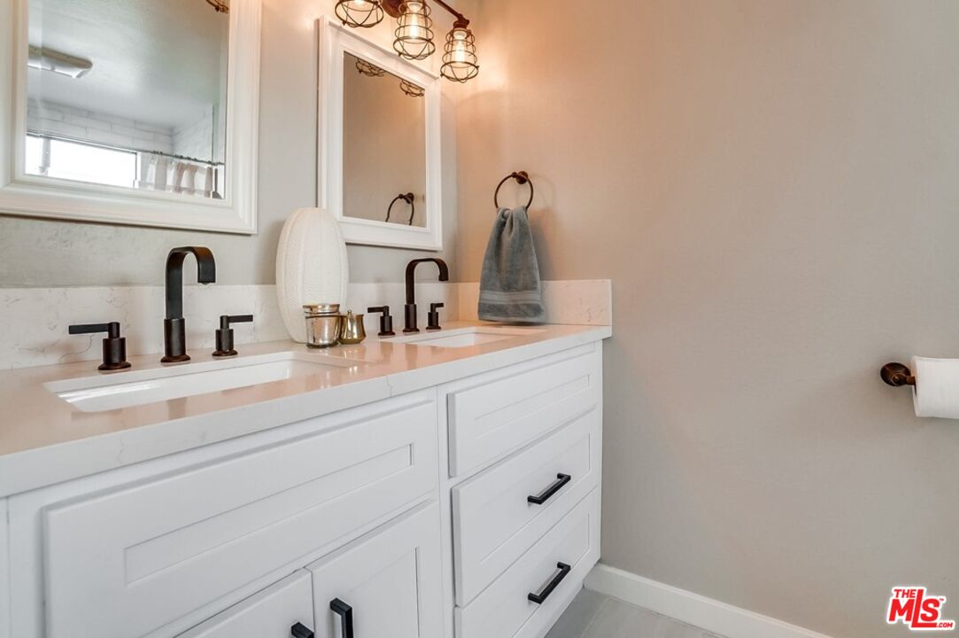 1832 Rockefeller Ln Unit: 9