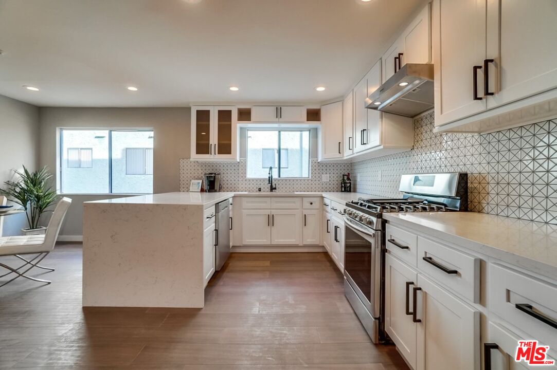 1832 Rockefeller Ln Unit: 9