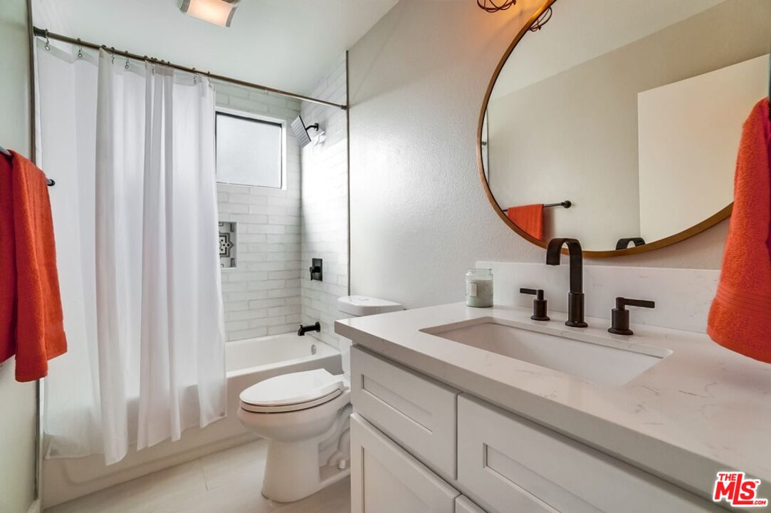 1832 Rockefeller Ln Unit: 9