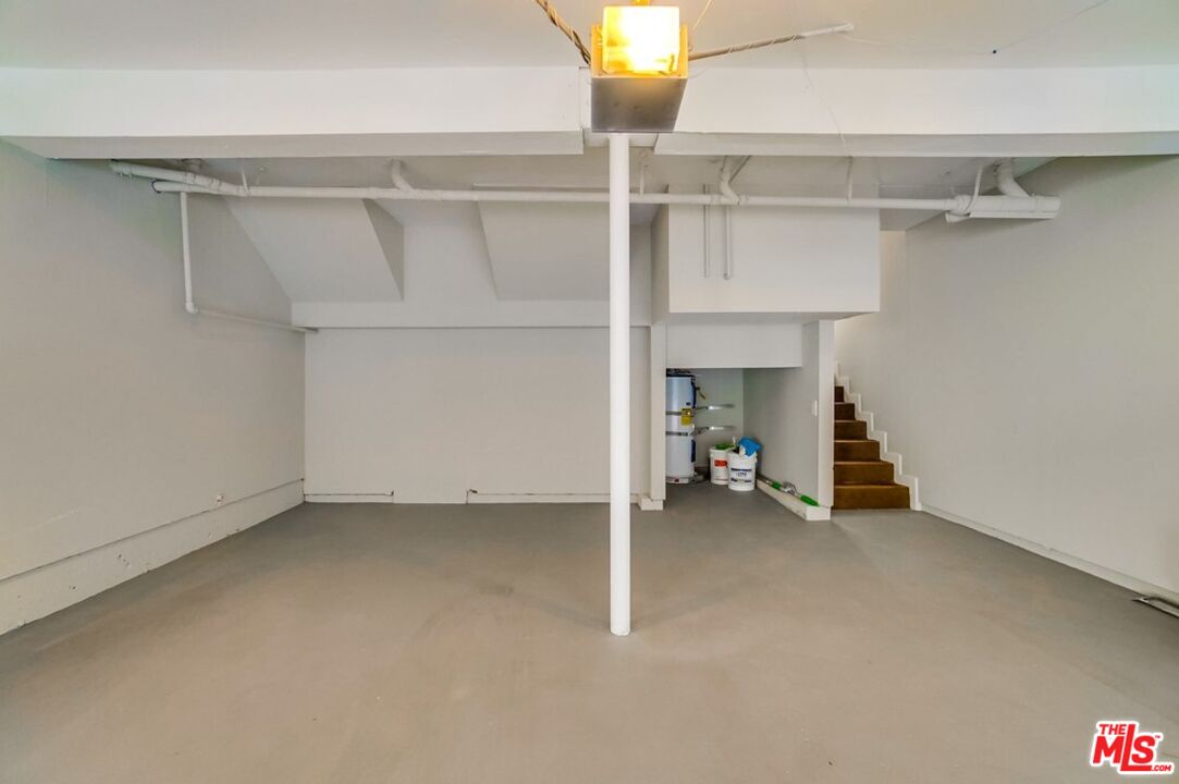 1832 Rockefeller Ln Unit: 9