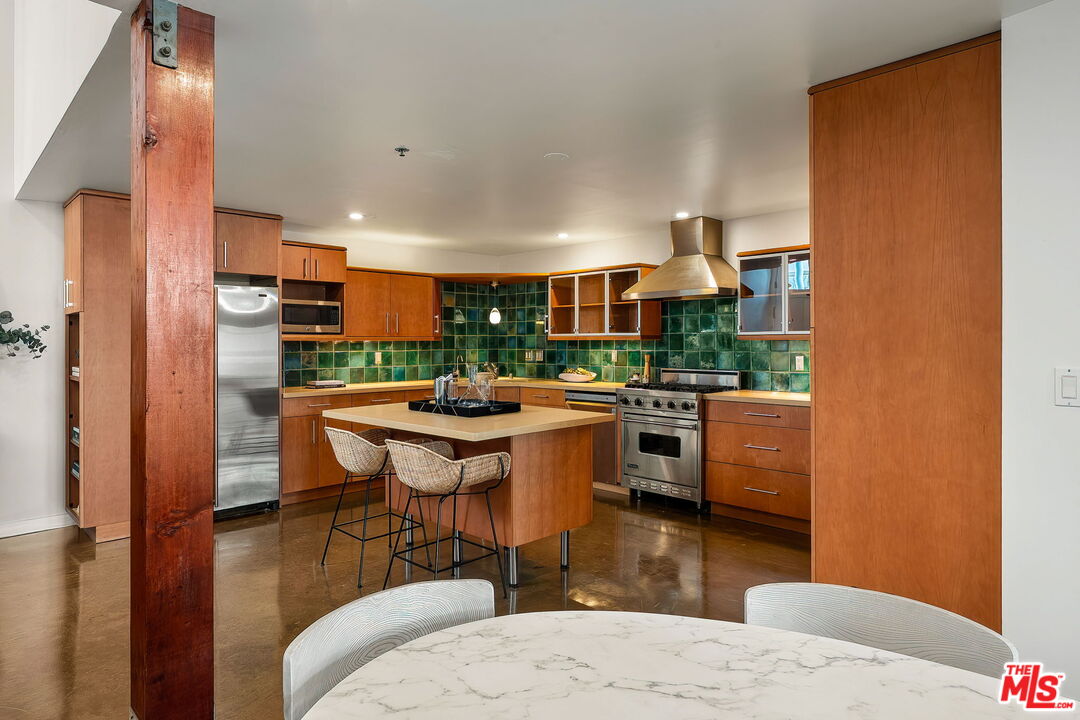 615 Hampton Dr Unit: C102