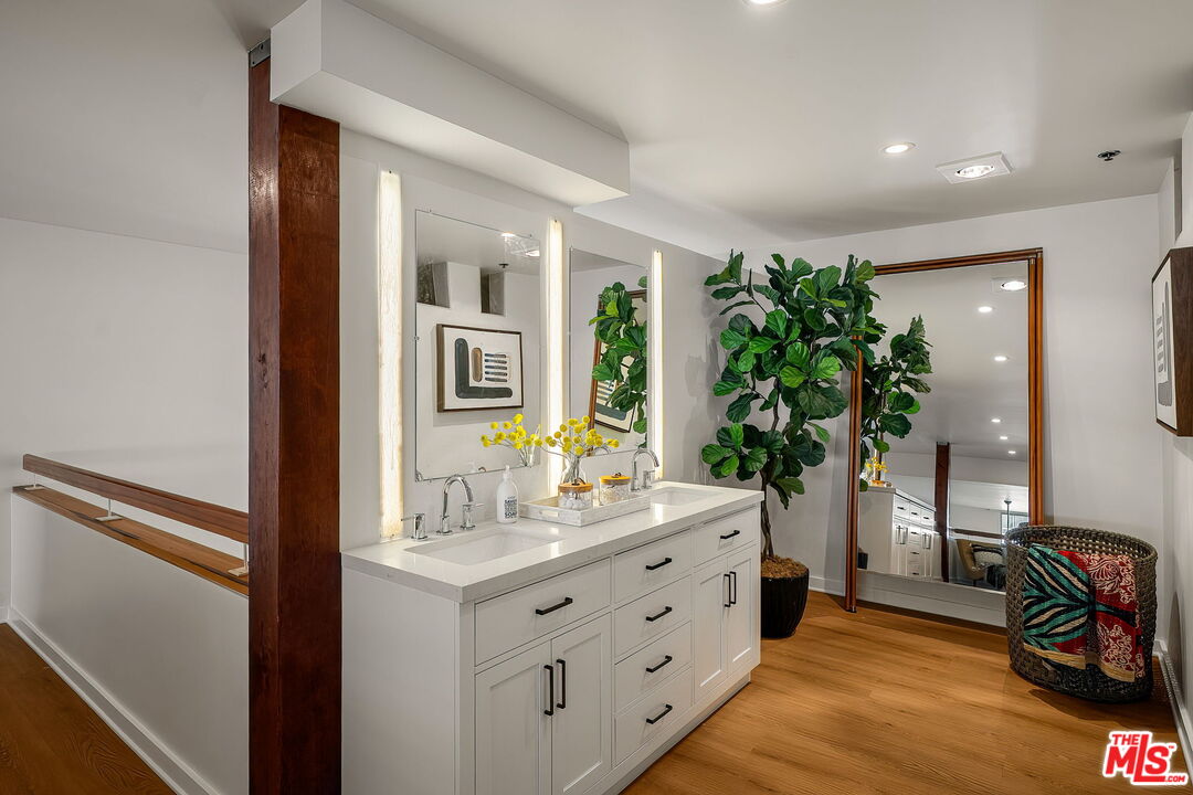 615 Hampton Dr Unit: C102