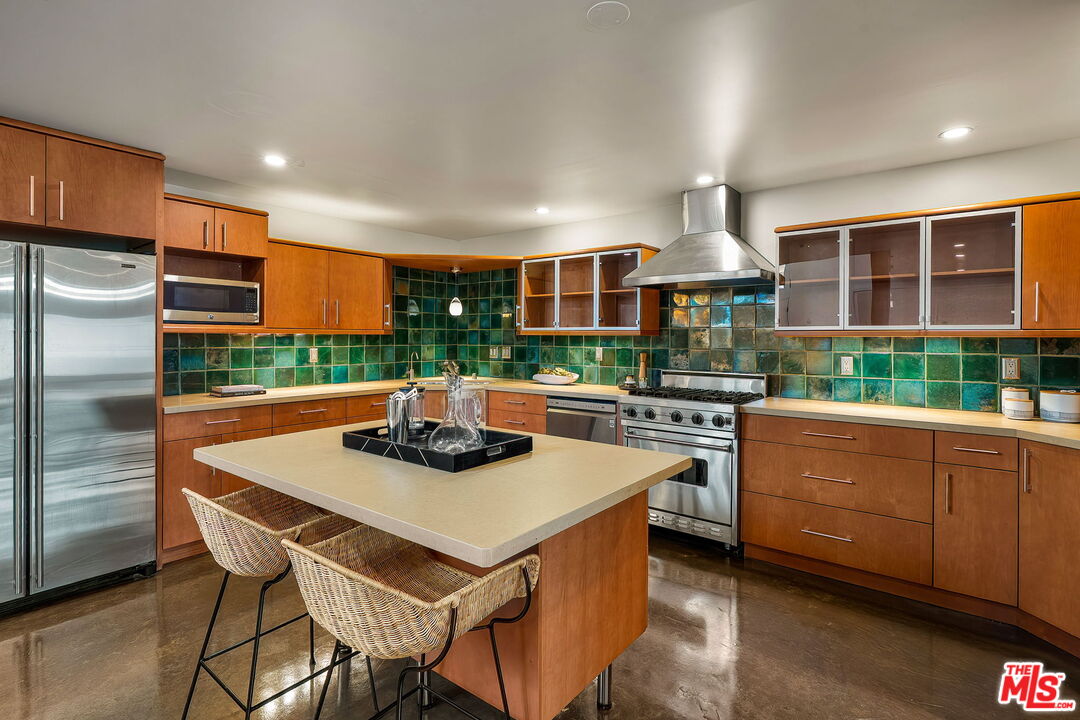615 Hampton Dr Unit: C102