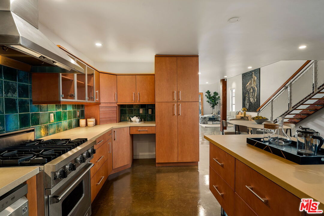 615 Hampton Dr Unit: C102
