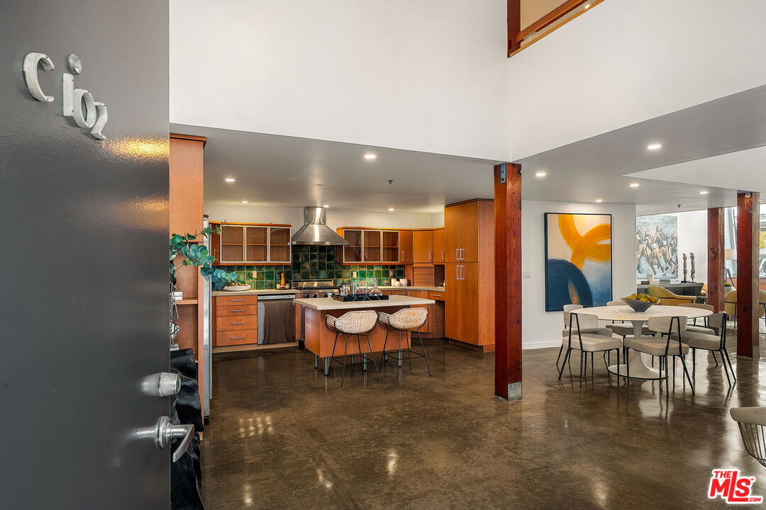 615 Hampton Dr Unit: C102