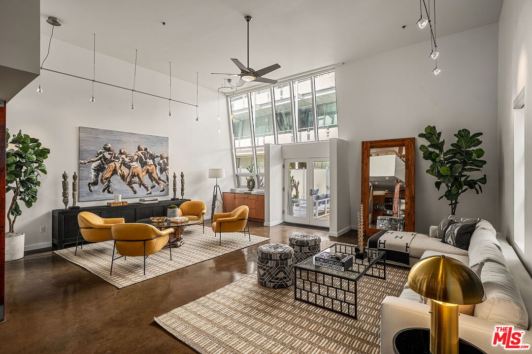 615 Hampton Dr Unit: C102