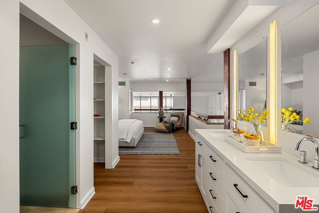 615 Hampton Dr Unit: C102
