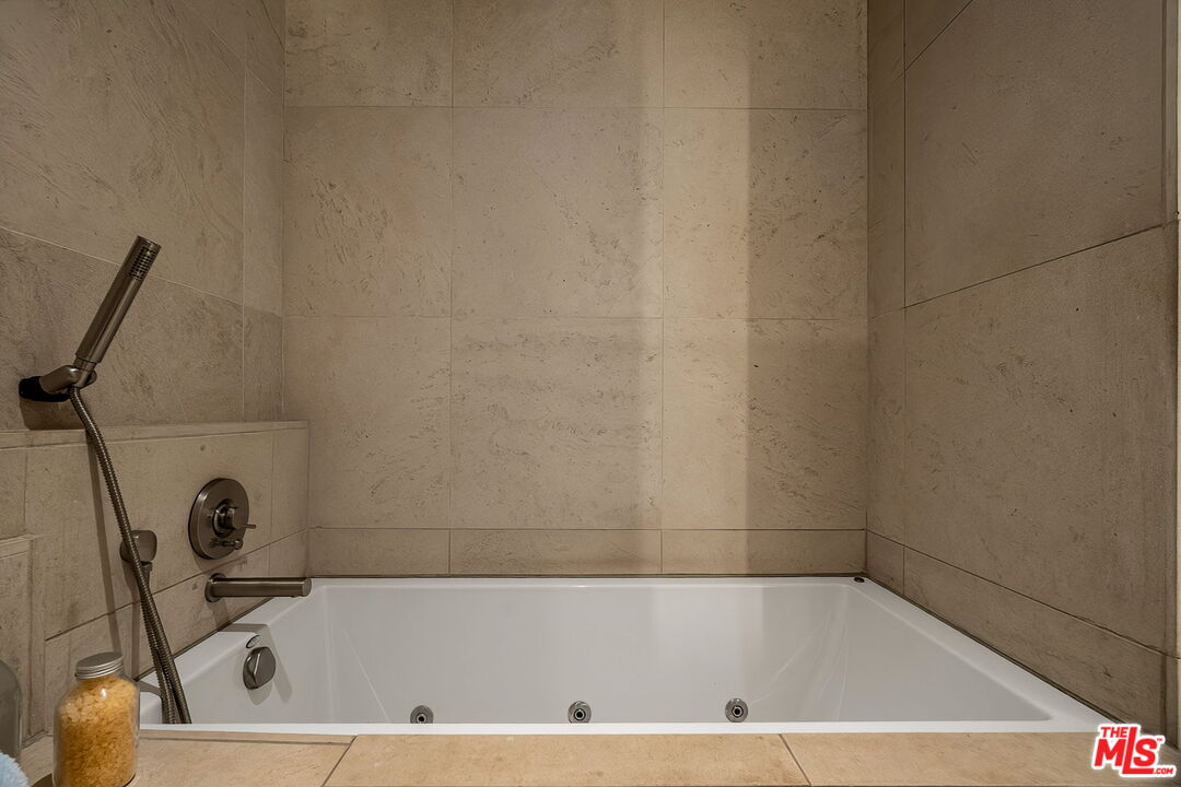 615 Hampton Dr Unit: C102