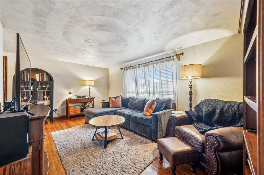 1131 Brookside Dr