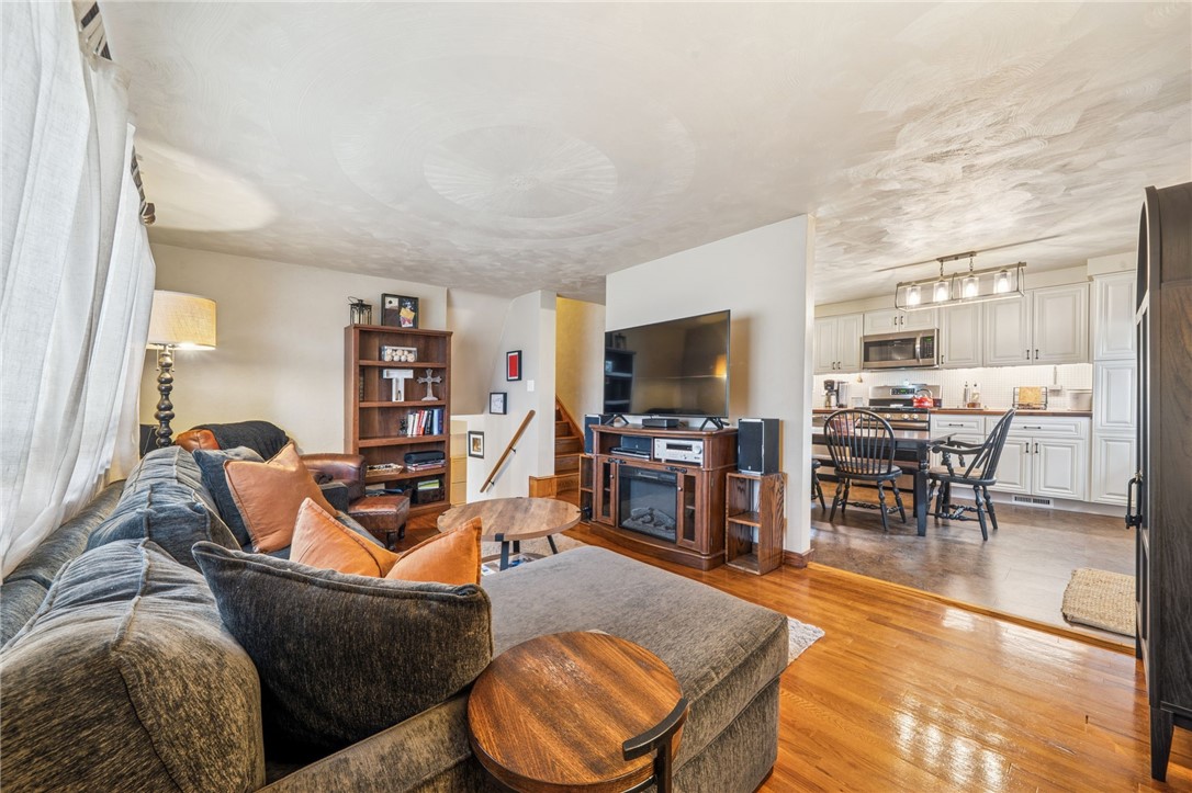 1131 Brookside Dr