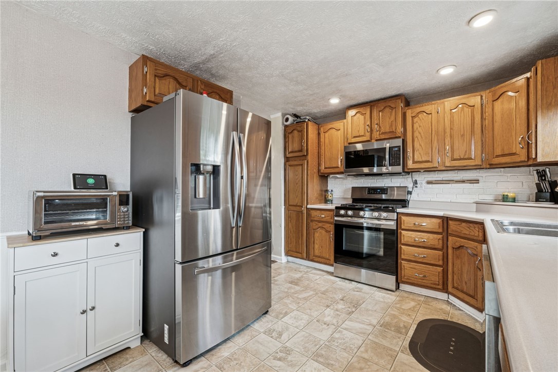 125 Mohawk Dr