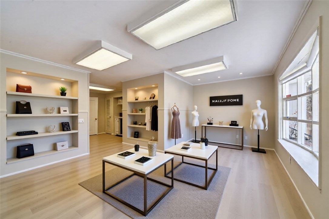 108 S Saint Clair St B