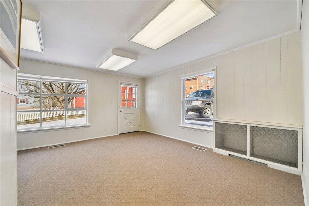 108 S Saint Clair St