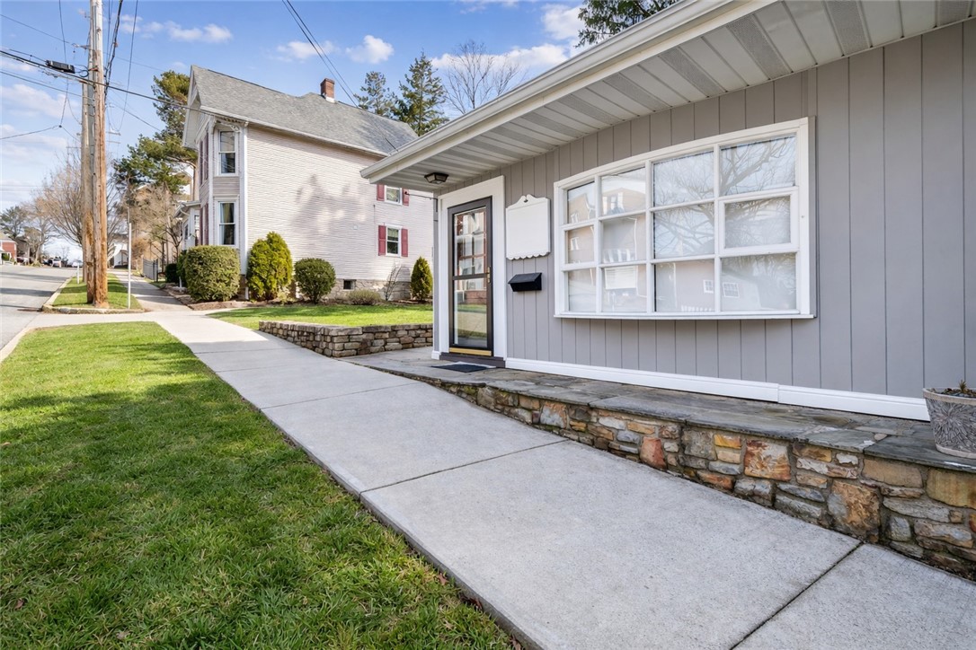 108 S Saint Clair St